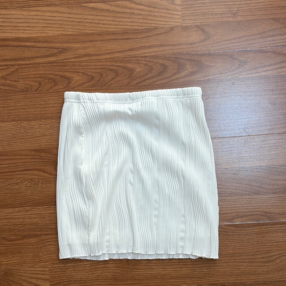 Elegant White Pleated Skirt